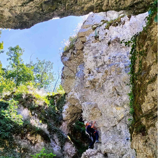 Șura Ușorilor – Valea Dâlbii, Căbești, Bihor Șura Ușorilor – Valea Dâlbii, Căbești, Bihor