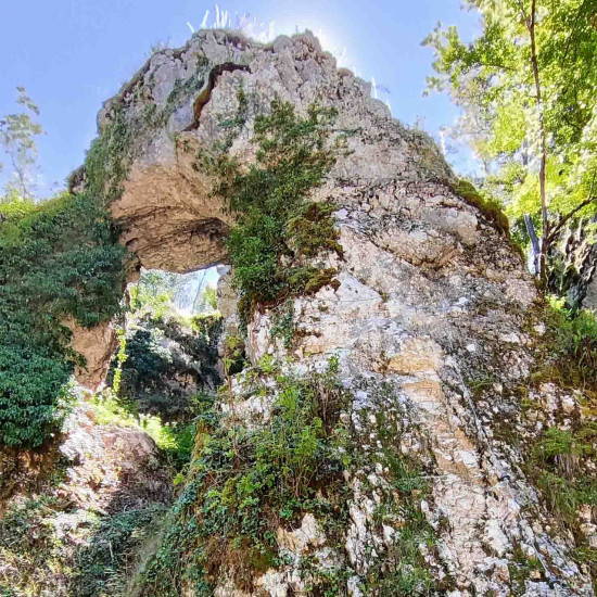 Șura Ușorilor – Valea Dâlbii, Căbești, Bihor Șura Ușorilor – Valea Dâlbii, Căbești, Bihor