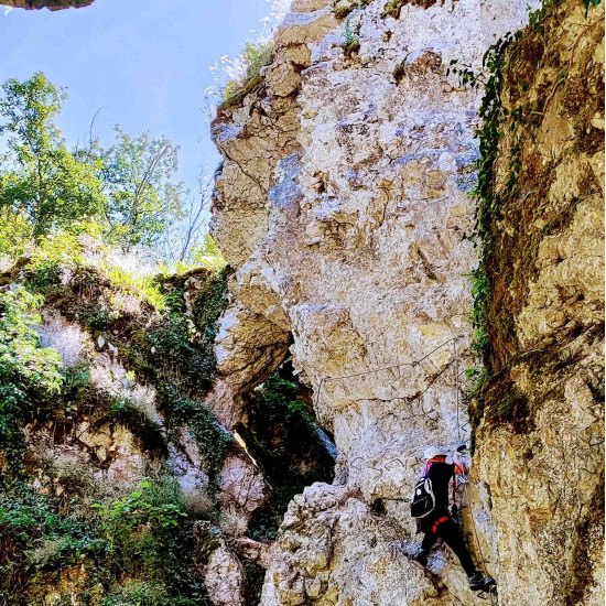 Șura Ușorilor – Valea Dâlbii, Căbești, Bihor Șura Ușorilor – Valea Dâlbii, Căbești, Bihor